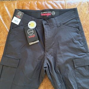 BRAND NEW WITH TAGS Wrangler ATG Men’s Range Black Cargo Pant 32x32